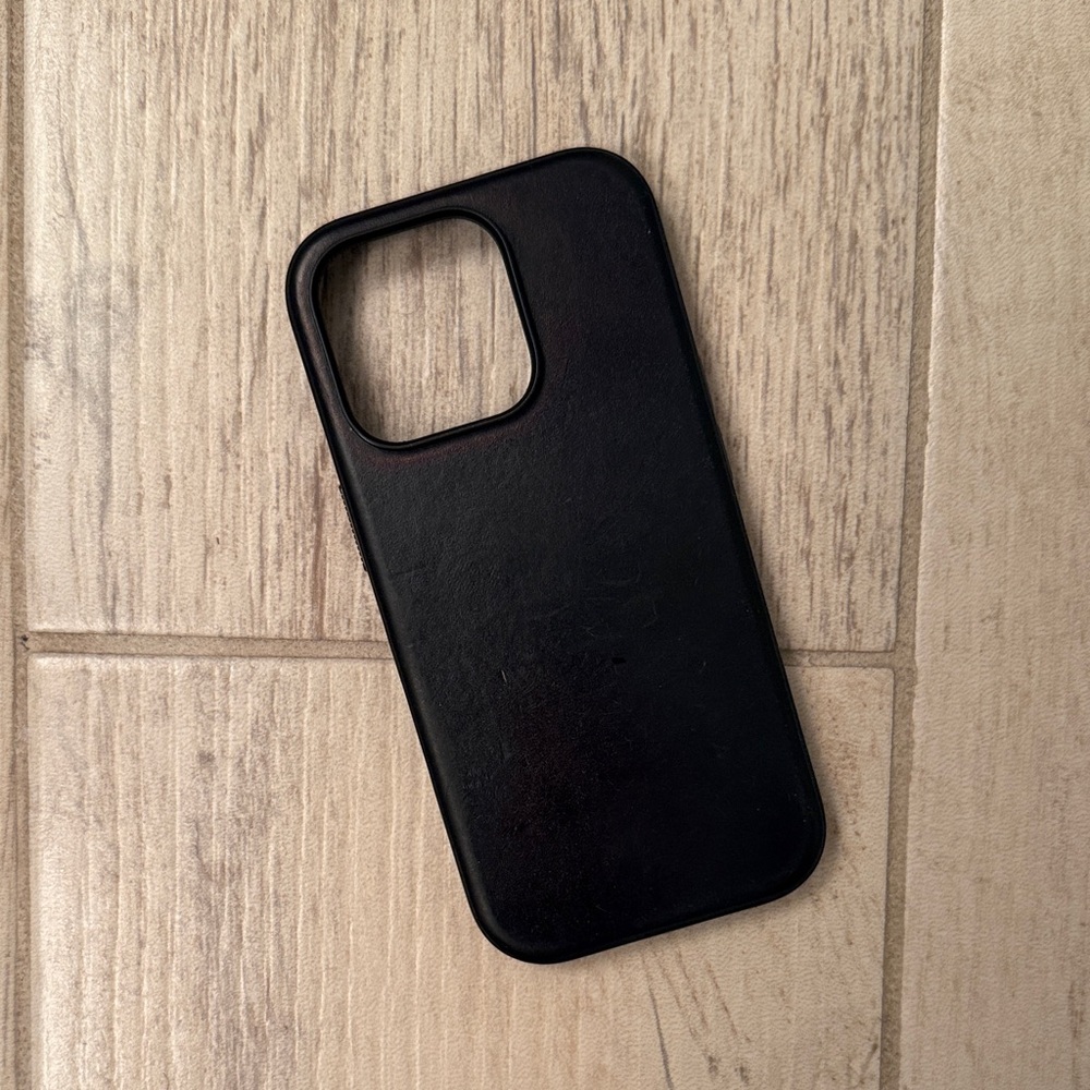 Nomad iPhone 16 Pro Black Leather Case